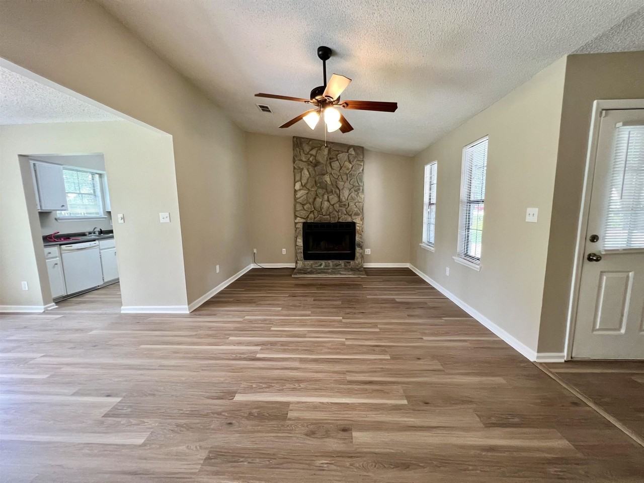 6913 Tomy Lee Trl - Photo 3 of 15