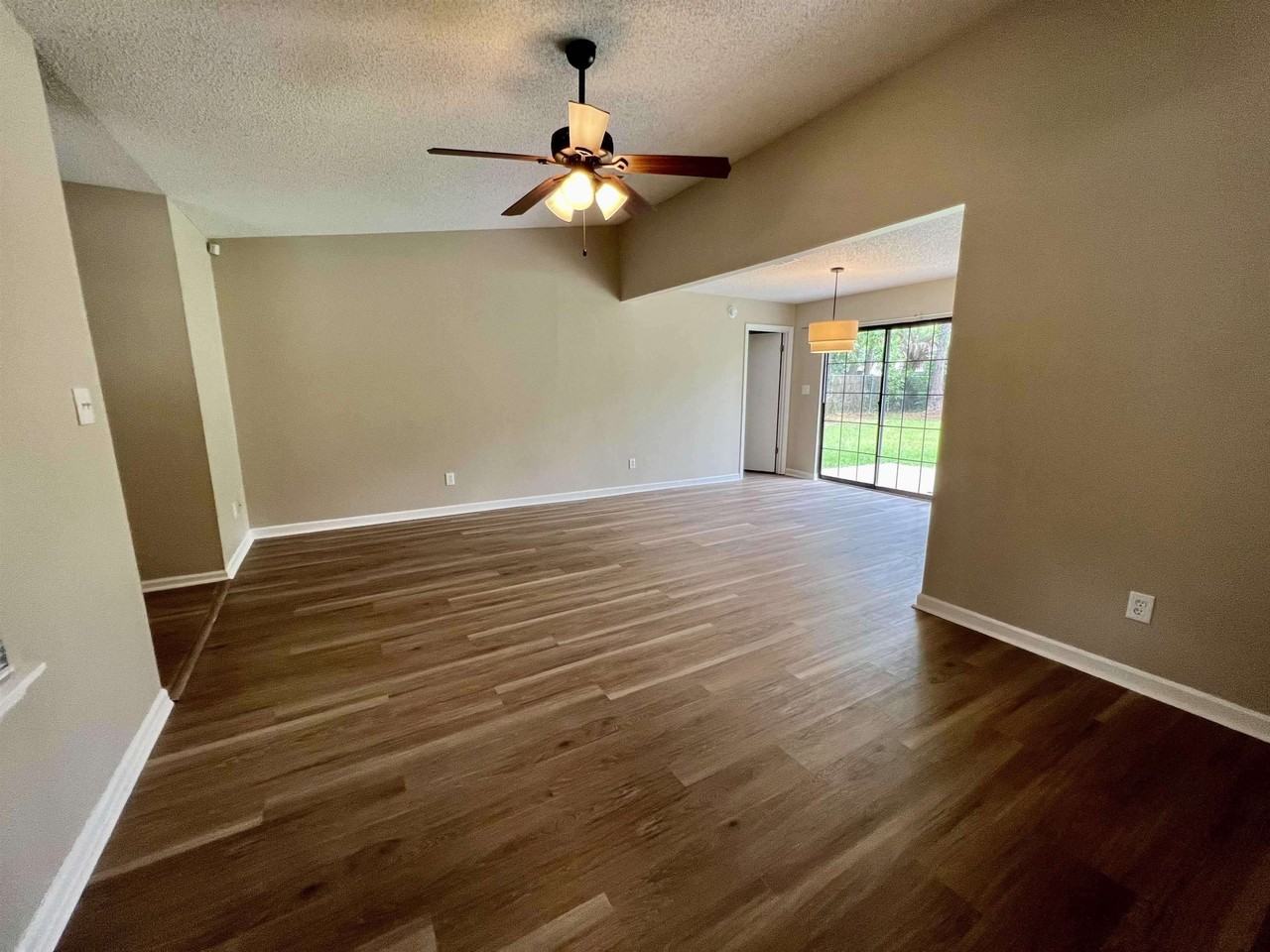 6913 Tomy Lee Trl - Photo 4 of 15