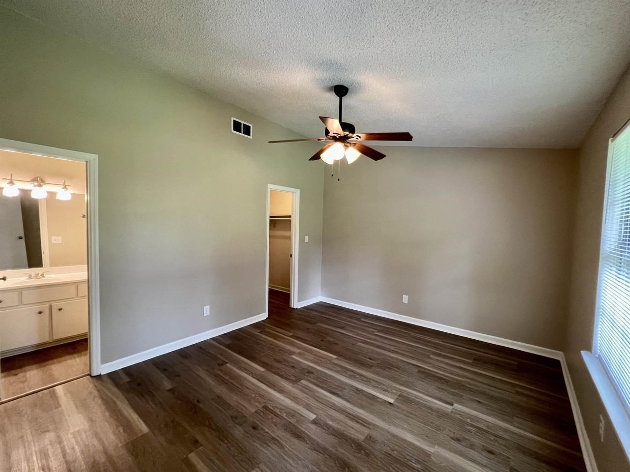 6913 Tomy Lee Trl - Photo 6 of 15