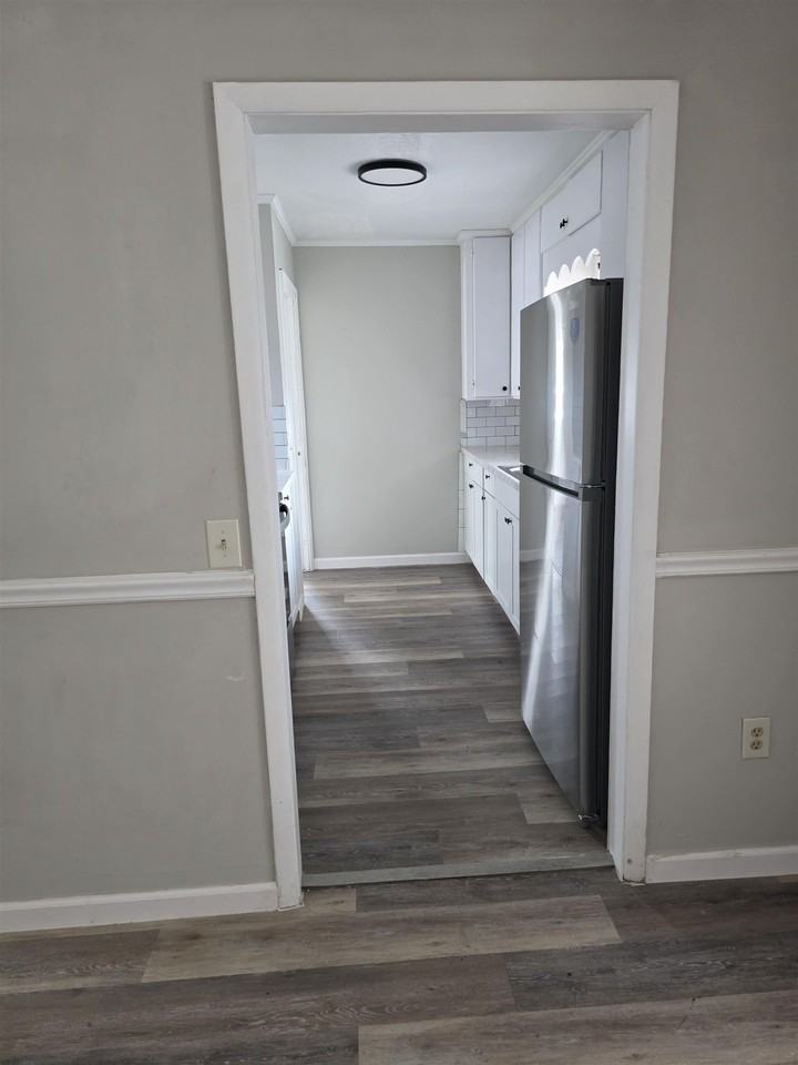 331 Robin Ave Nw - Photo 4 of 16