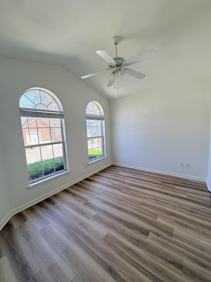 4428 Siesta Ct - Photo 2 of 28