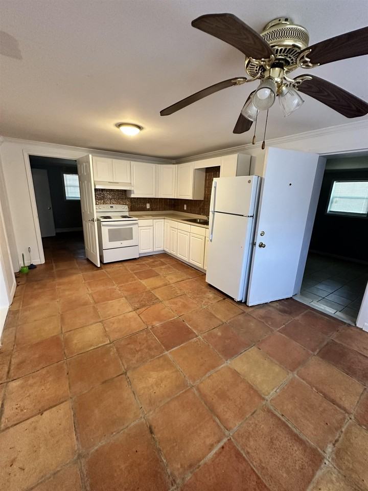 4024 N Monroe St - Photo 5 of 14