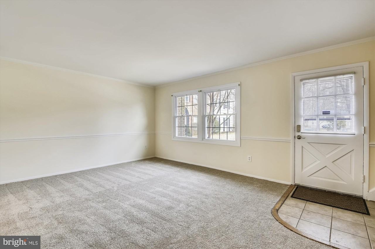 1752 Whitfield Ct - Photo 2 of 30