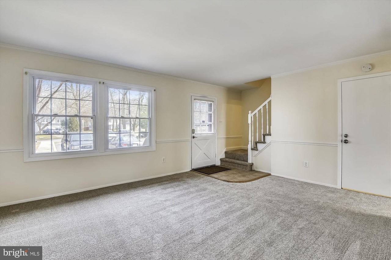 1752 Whitfield Ct - Photo 3 of 30