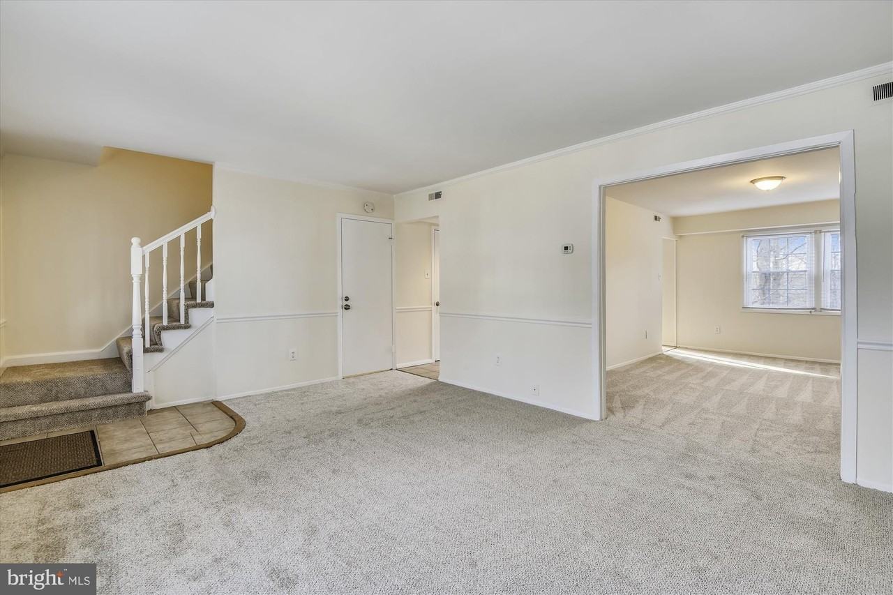 1752 Whitfield Ct - Photo 4 of 30