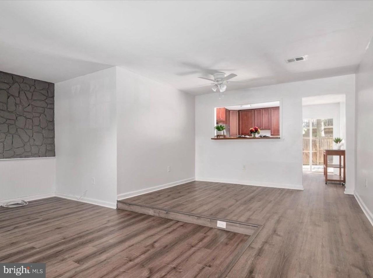 1468 Lowell Ct - Photo 7 of 23