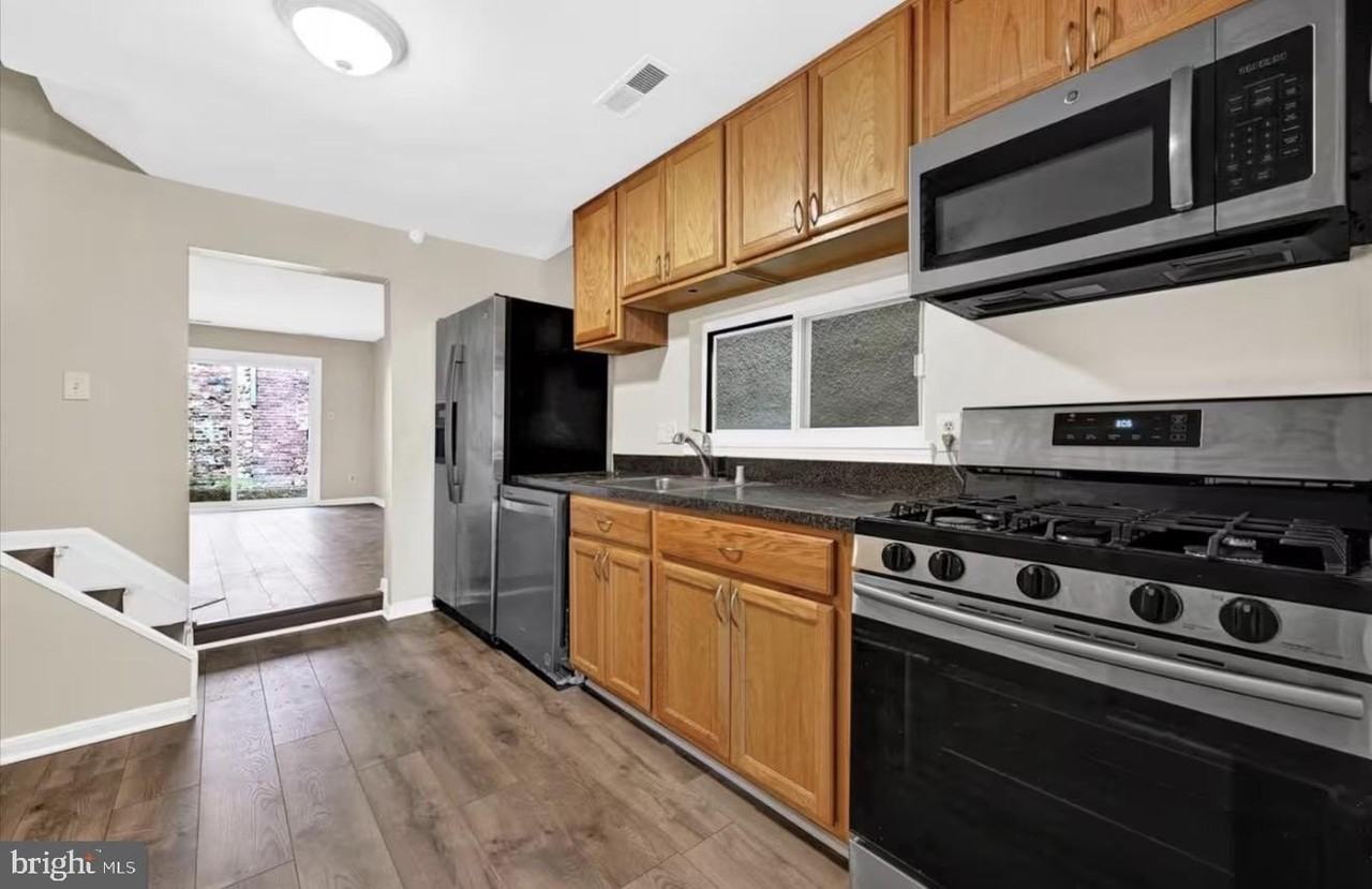 1048 Patapsco St - Photo 2 of 5