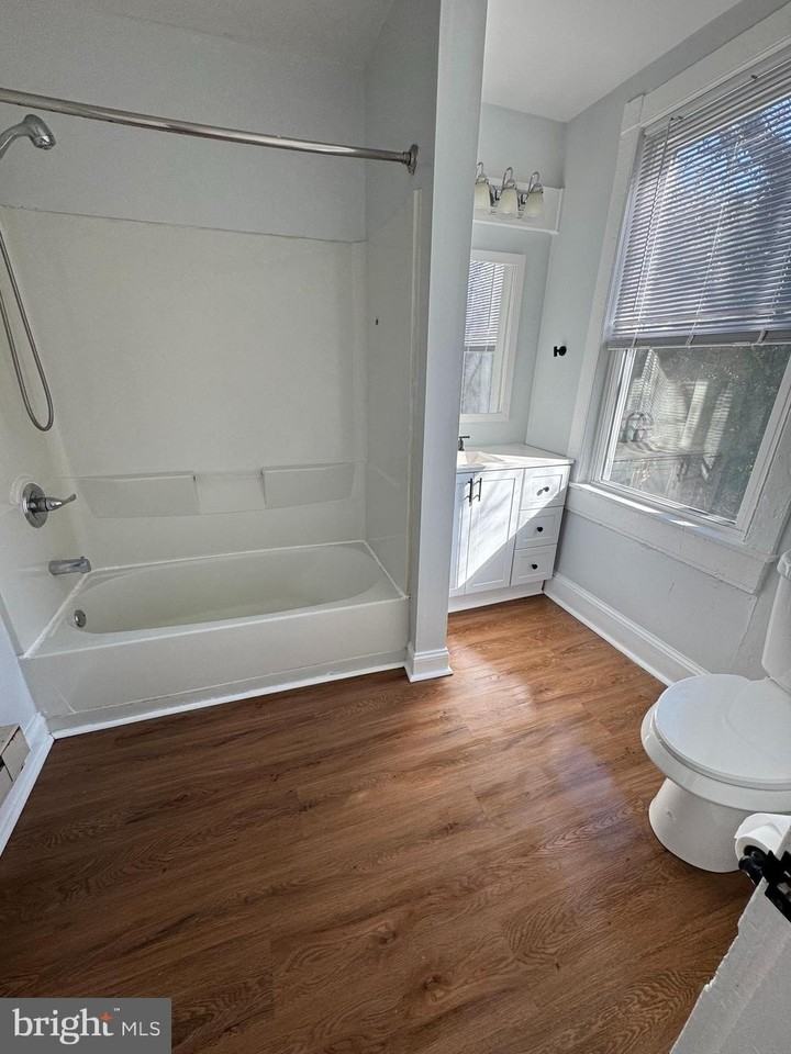 1137 W Lombard St - Photo 5 of 7