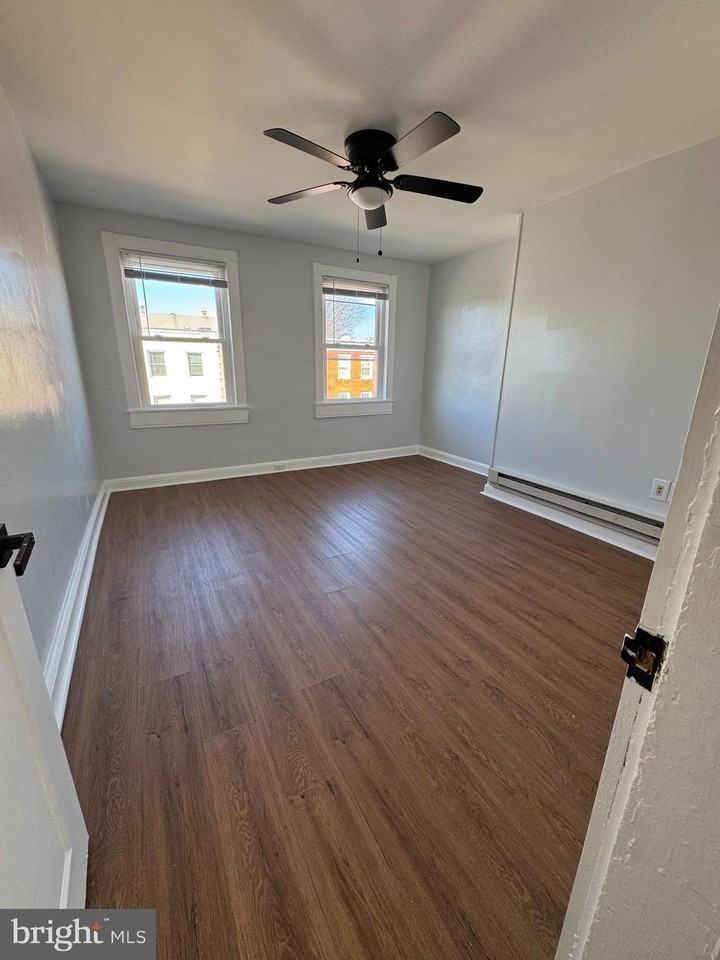 1137 W Lombard St - Photo 6 of 7