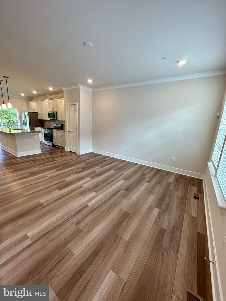 2318 Woodlands Rd - Photo 3 of 48