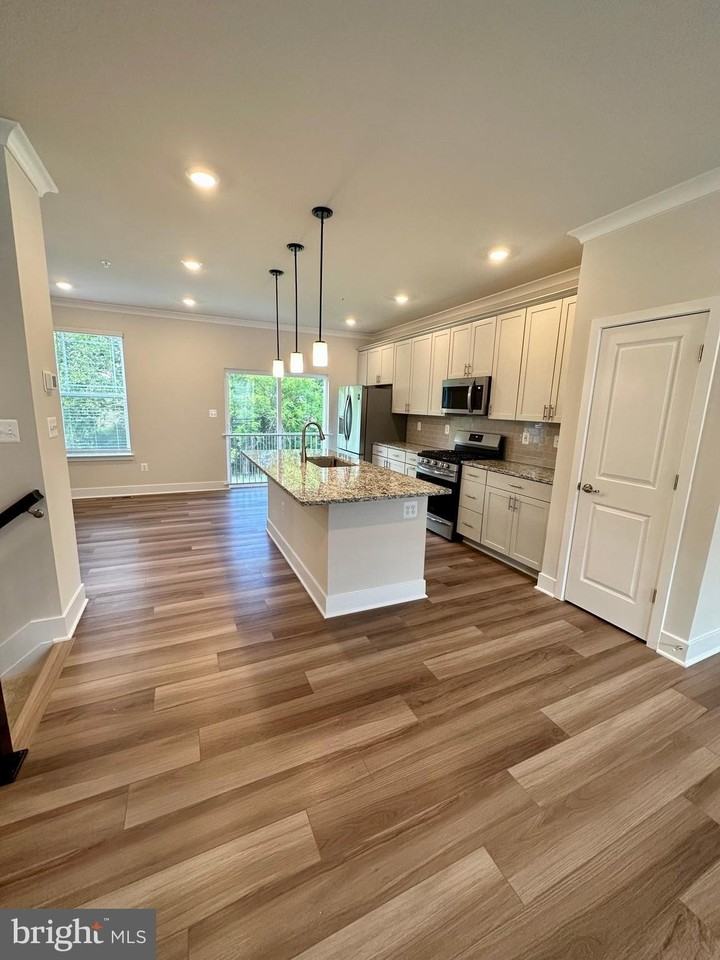 2318 Woodlands Rd - Photo 4 of 48