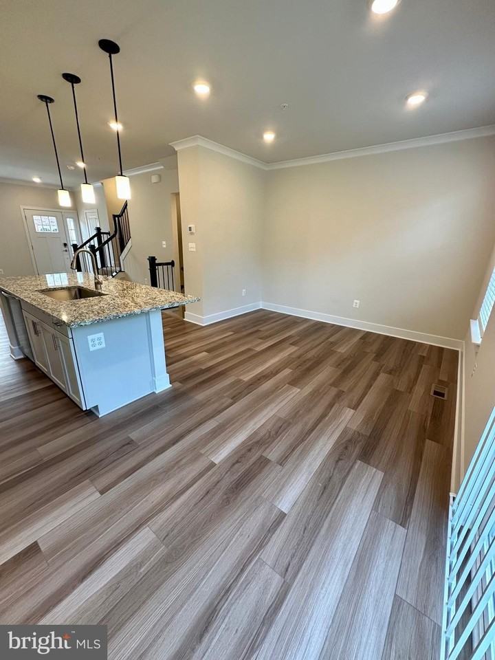 2318 Woodlands Rd - Photo 7 of 48