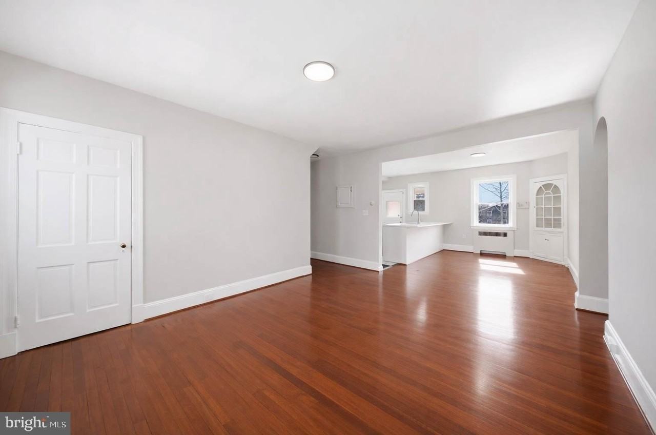 500 Park Ave - Photo 3 of 14