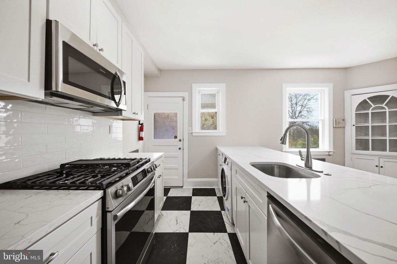 500 Park Ave - Photo 4 of 14