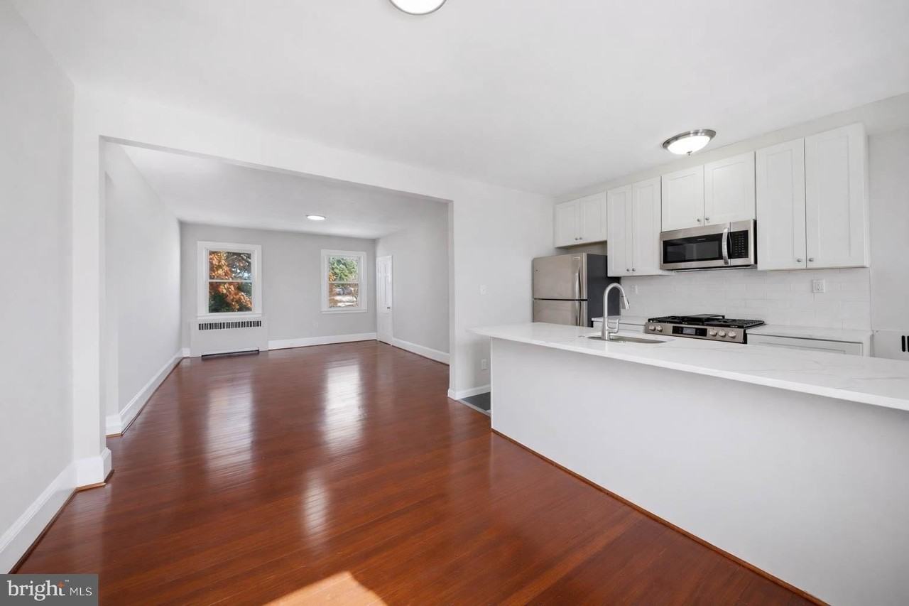 500 Park Ave - Photo 5 of 14