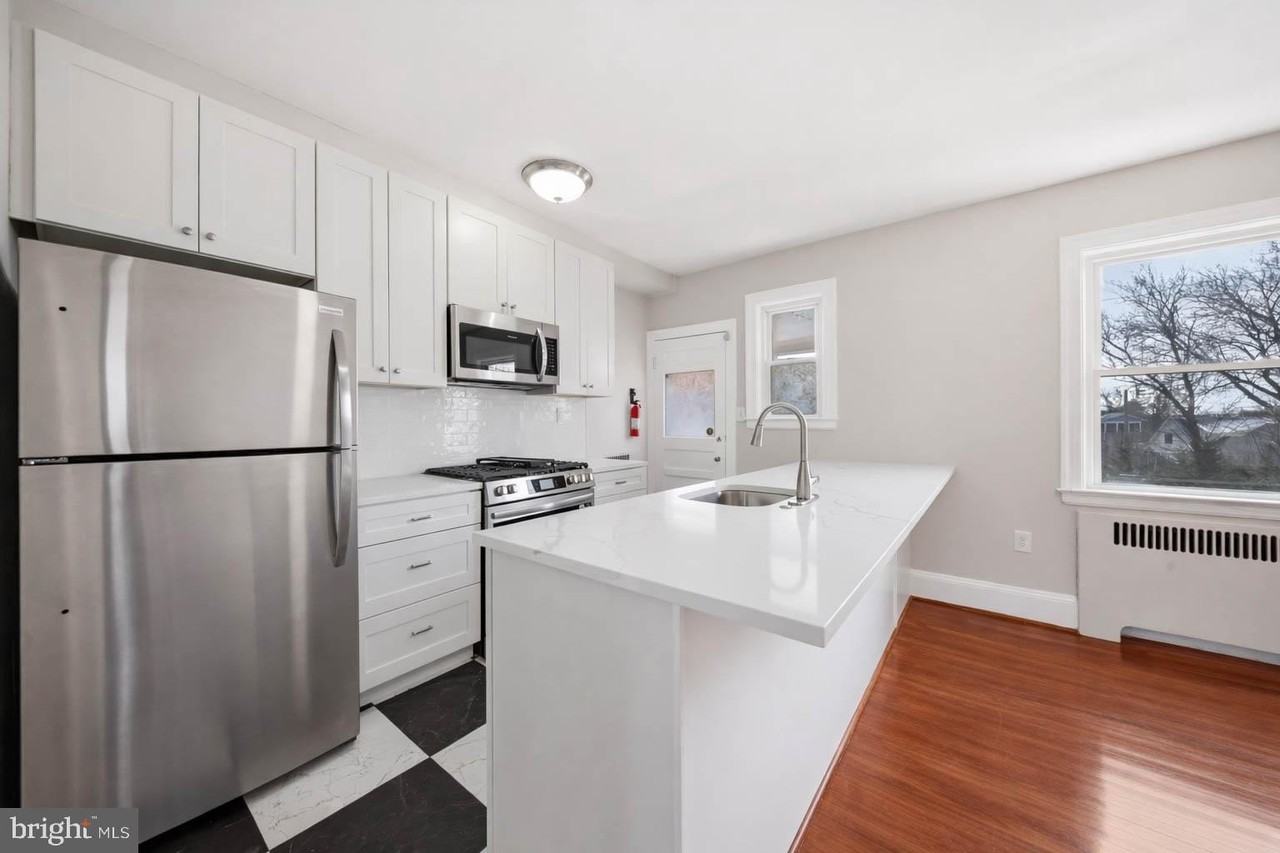 500 Park Ave - Photo 6 of 14