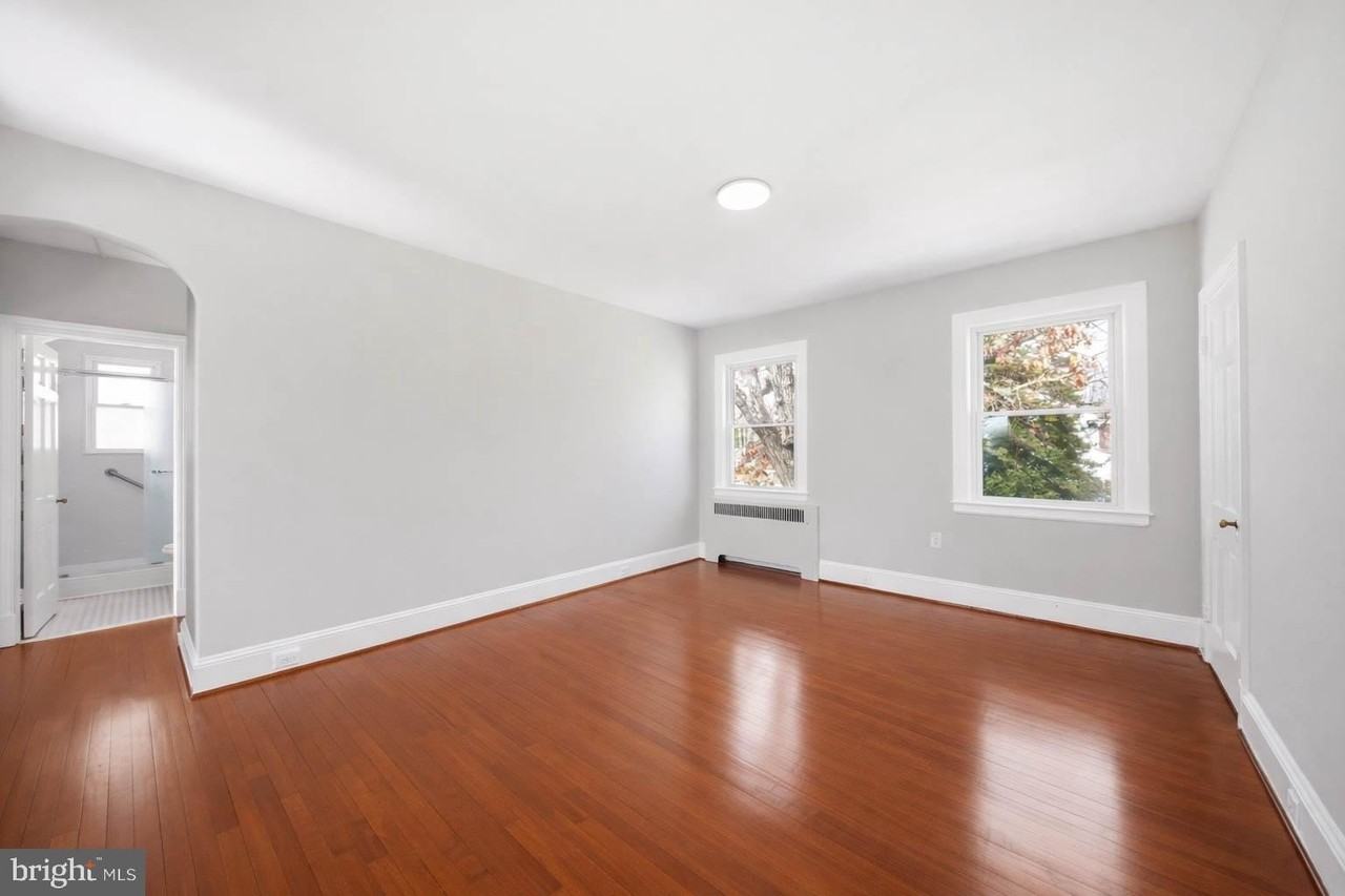 500 Park Ave - Photo 7 of 14