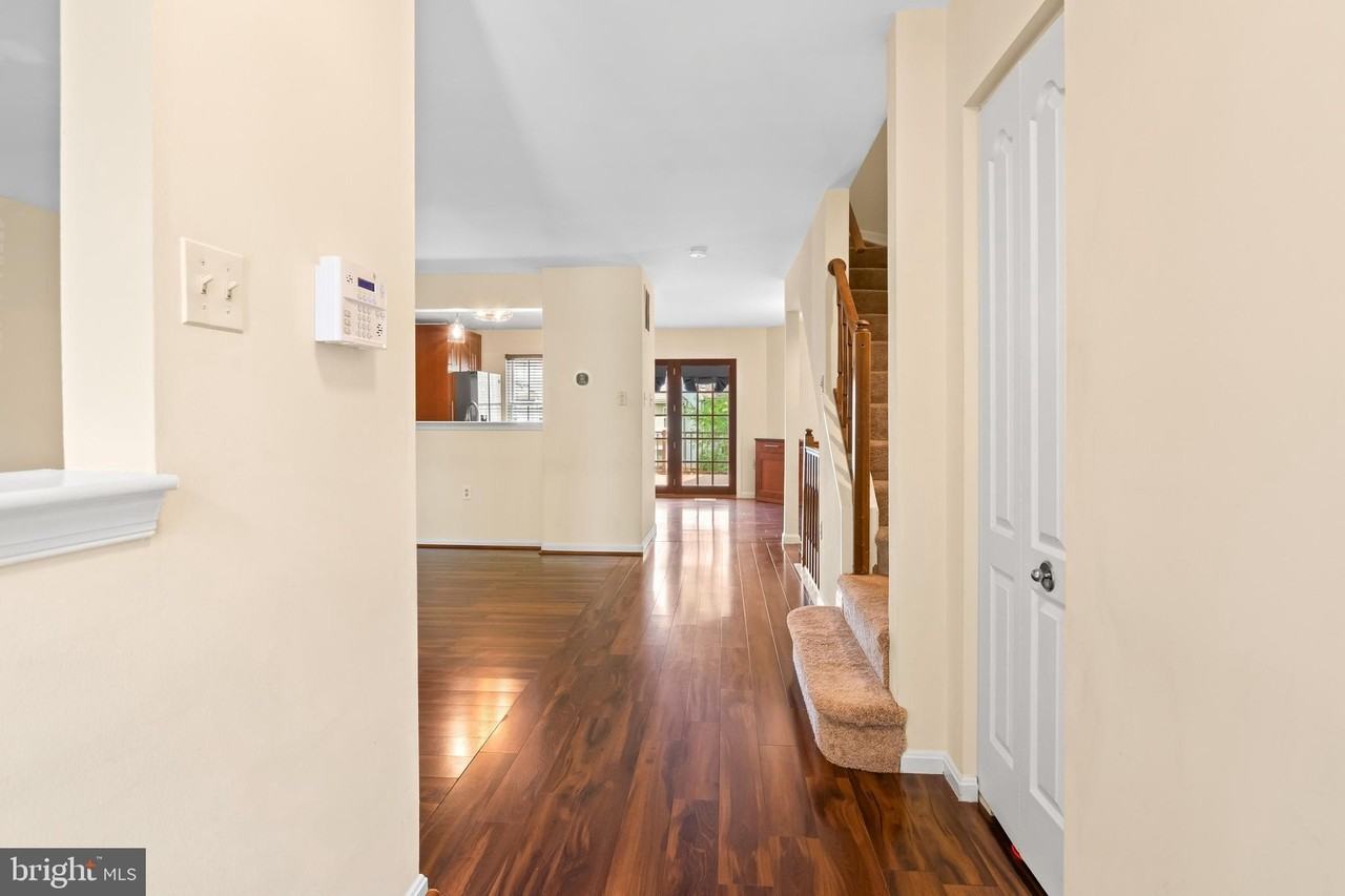 26 Wessex Ct - Photo 2 of 37