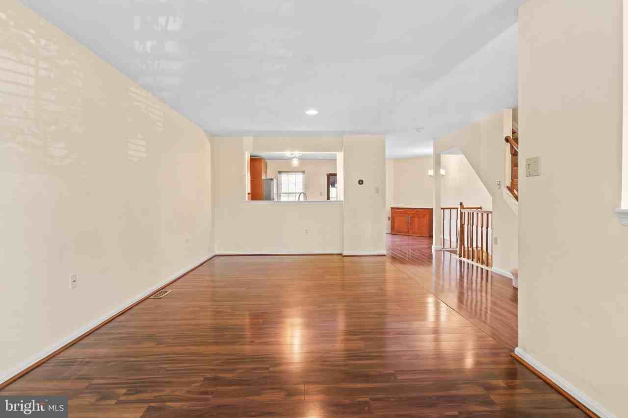 26 Wessex Ct - Photo 3 of 37