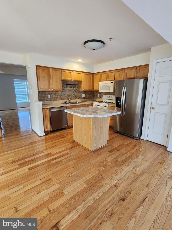 7039 Oak Grove Way Unit 112 - Photo 6 of 20