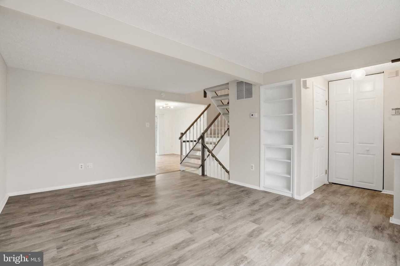 7727 Eagles Head Ct - Photo 4 of 30