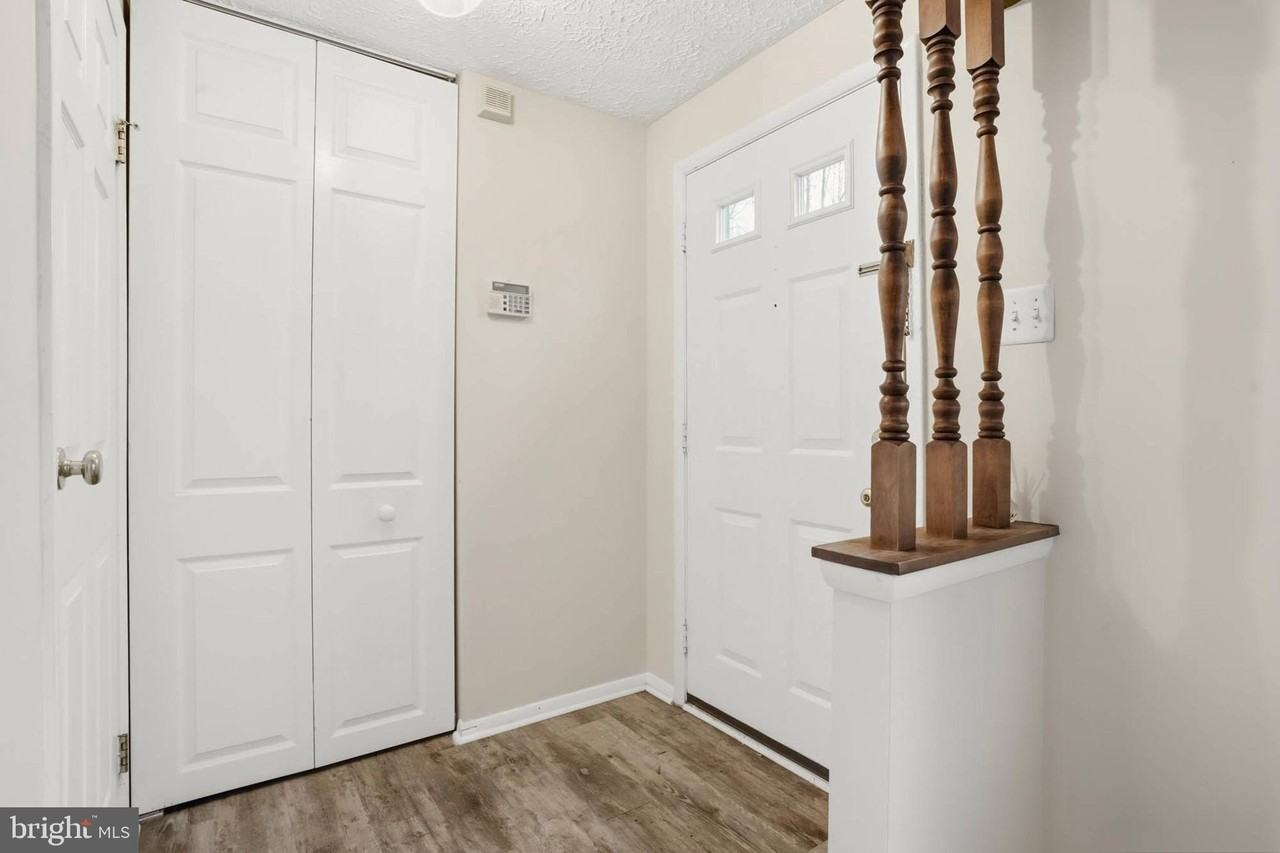 7727 Eagles Head Ct - Photo 6 of 30