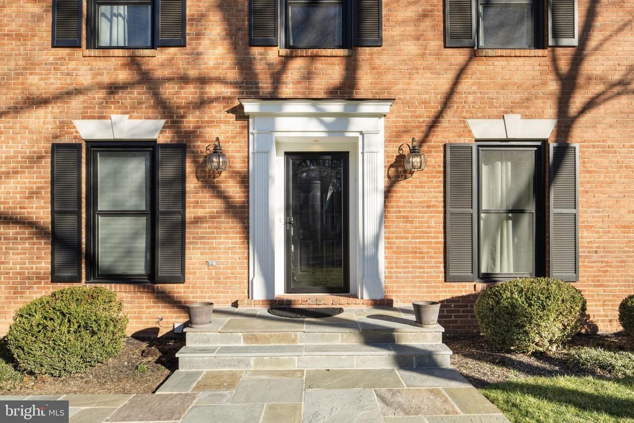 7501 River Falls Dr - Photo 3 of 50