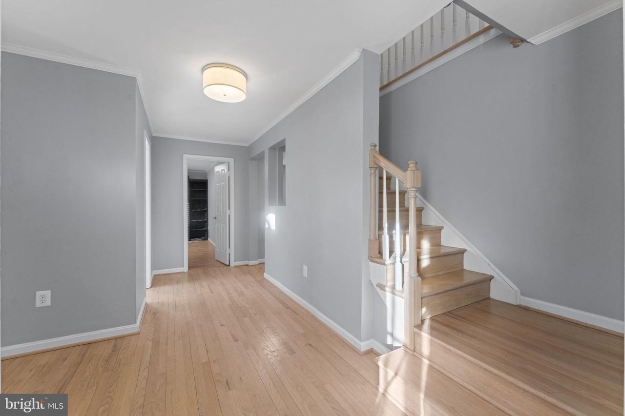 7501 River Falls Dr - Photo 4 of 50