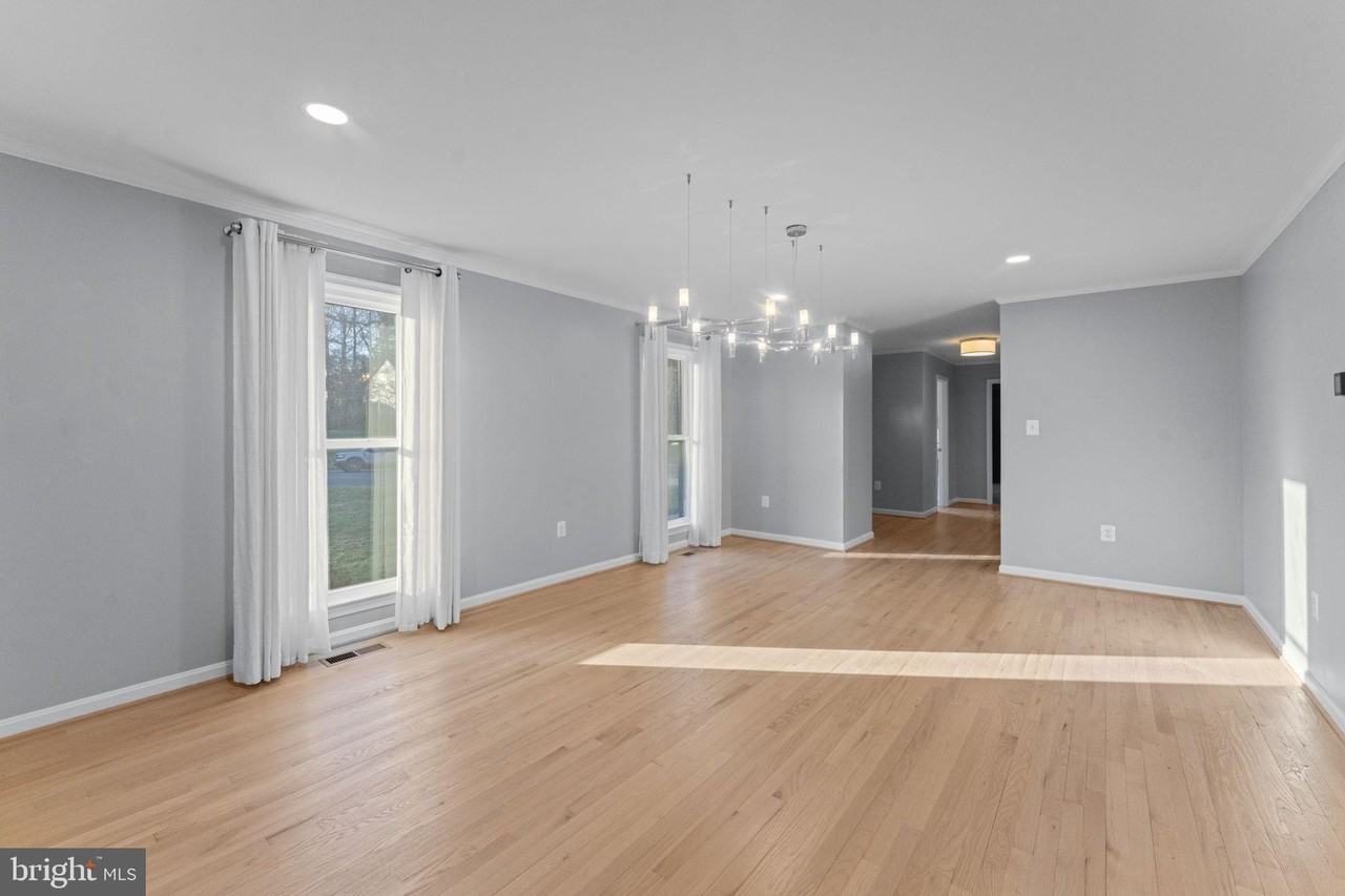 7501 River Falls Dr - Photo 7 of 50