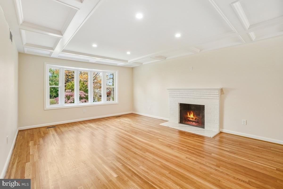 1203 Brantford Ave - Photo 4 of 32