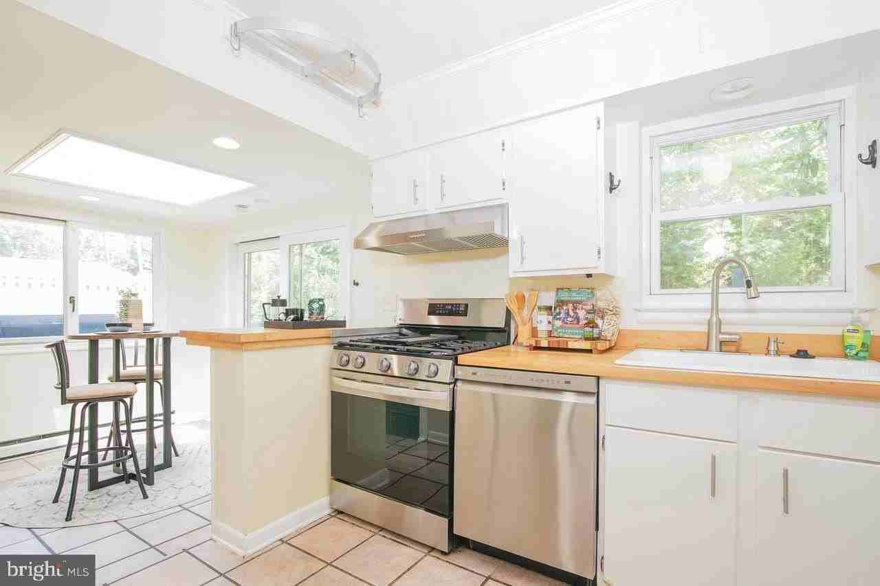 5602 Hawthorne St - Photo 7 of 20