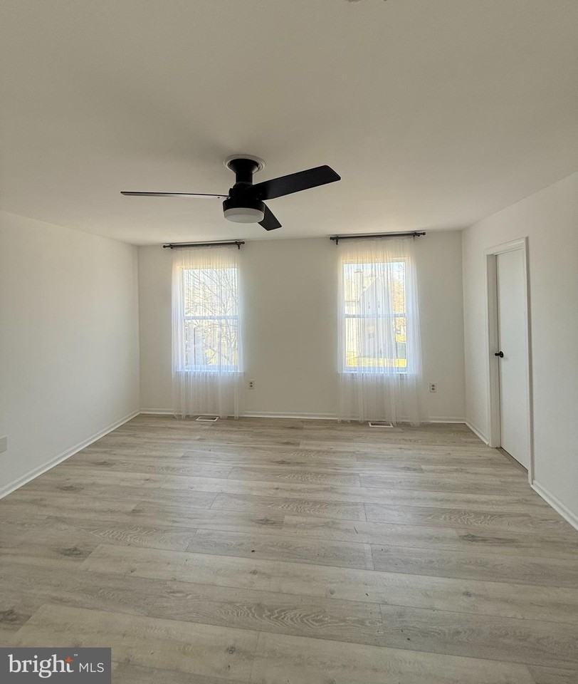 12 Wanda Ct - Photo 2 of 11