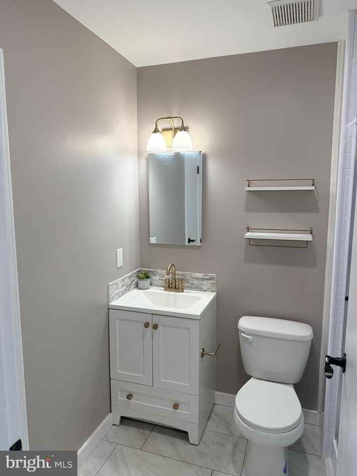 12 Wanda Ct - Photo 3 of 11