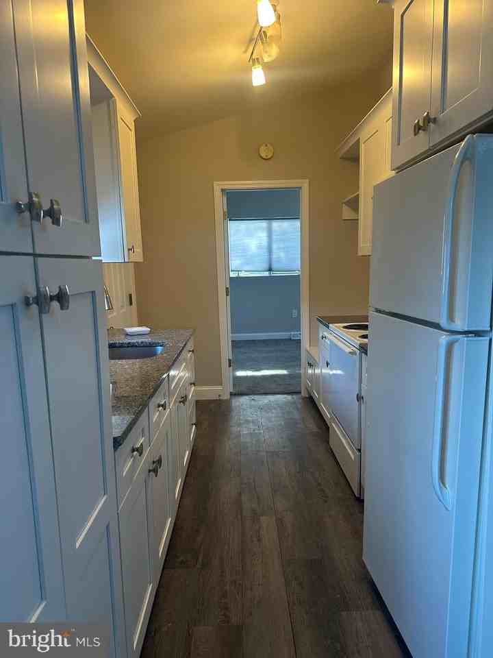 1501 WADE BLVD S unit: Upstairs - Photo 3 of 6