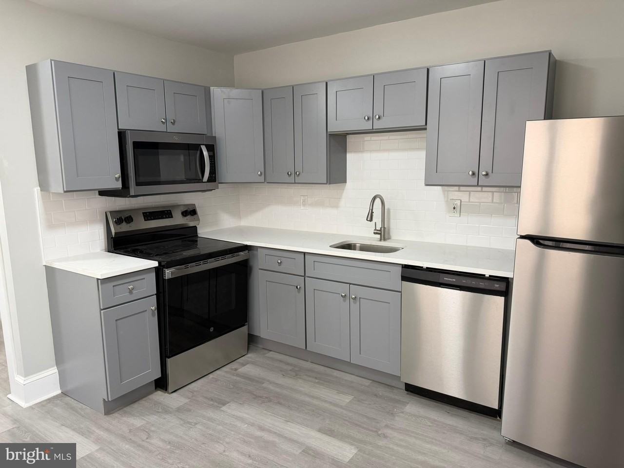 244 Mansion Ave Unit A - Photo 6 of 27