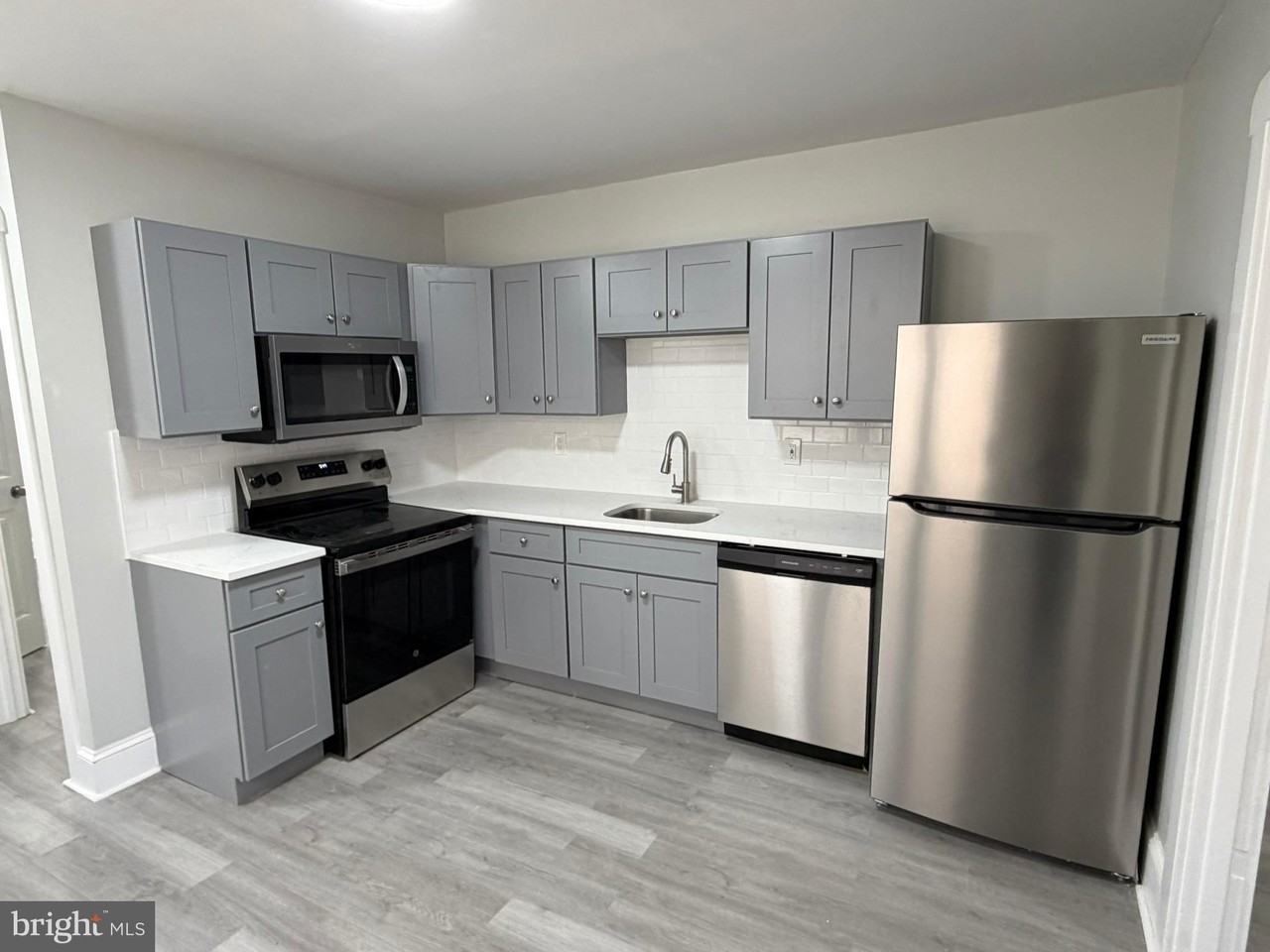 244 Mansion Ave Unit A - Photo 7 of 27