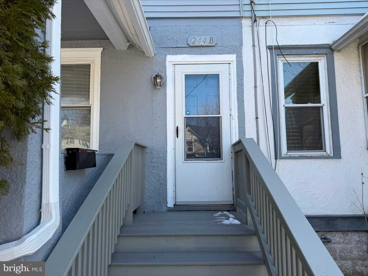 244 Mansion Ave Unit B - Photo 3 of 30