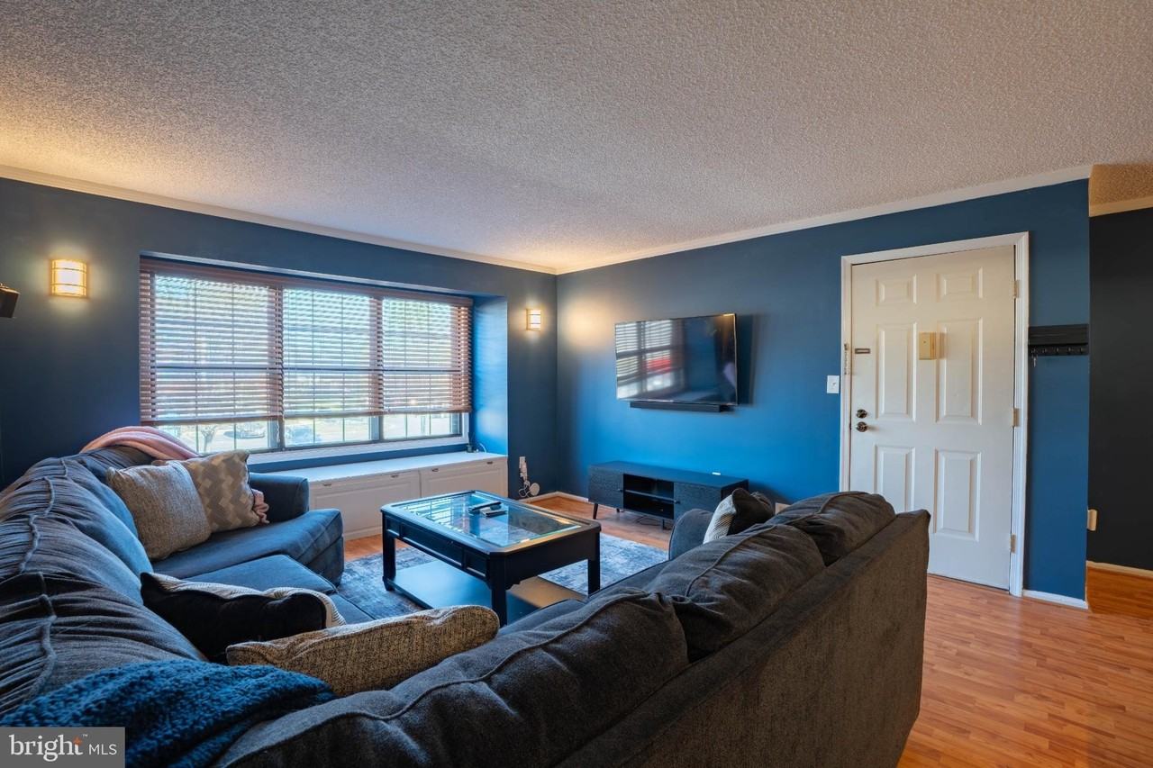 35 Joyner Ct - Photo 4 of 19