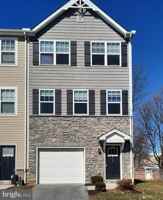 featured image of 723 Admirals Quay Dr