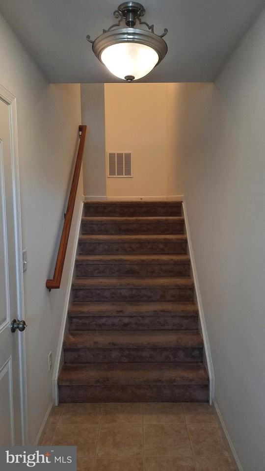 803 Schooner Ln - Photo 3 of 18