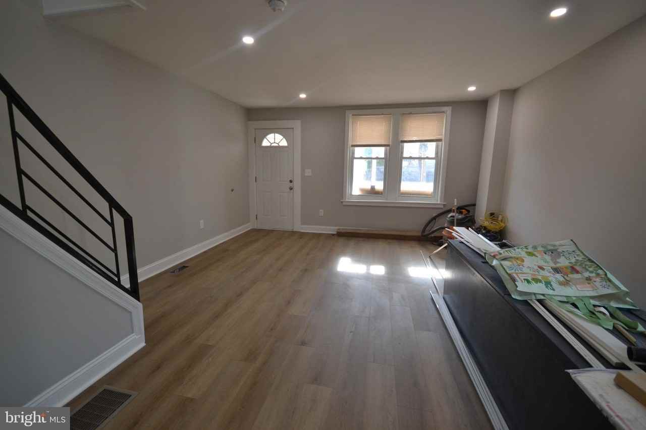 725 Brook St - Photo 2 of 13