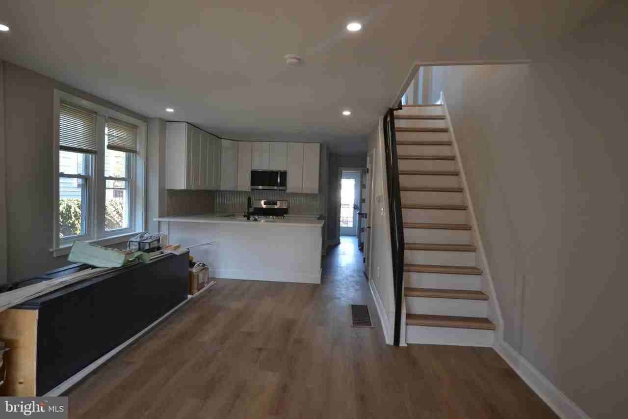 725 Brook St - Photo 3 of 13