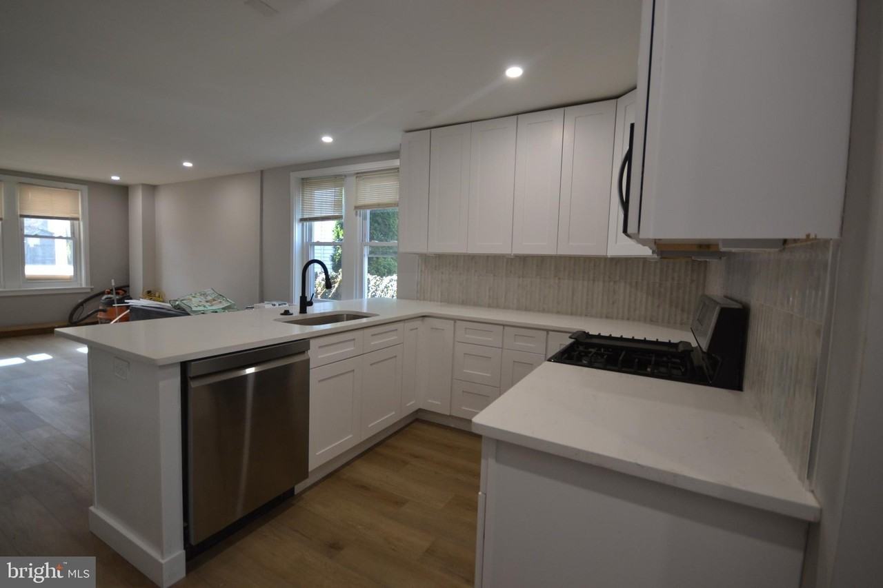 725 Brook St - Photo 6 of 13