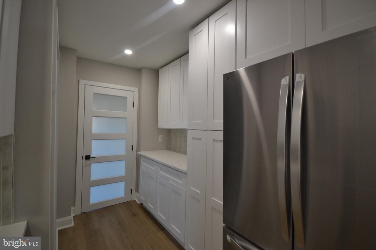 725 Brook St - Photo 7 of 13