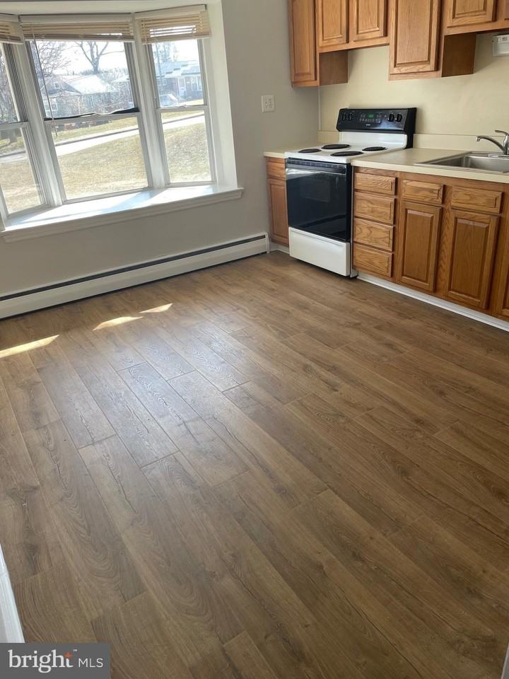 134 4th Ave - Photo 3 of 8