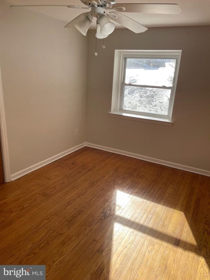 134 4th Ave - Photo 4 of 8