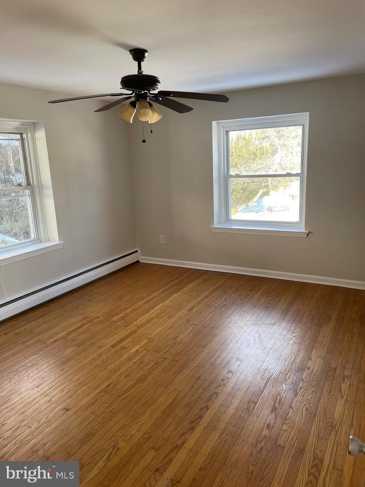 134 4th Ave - Photo 5 of 8