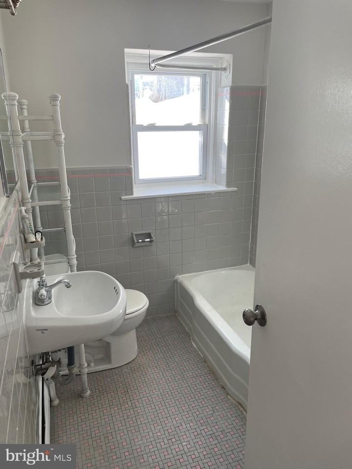 134 4th Ave - Photo 6 of 8