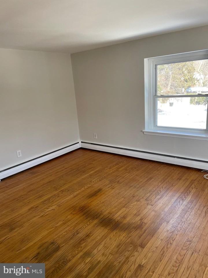 134 4th Ave - Photo 7 of 8