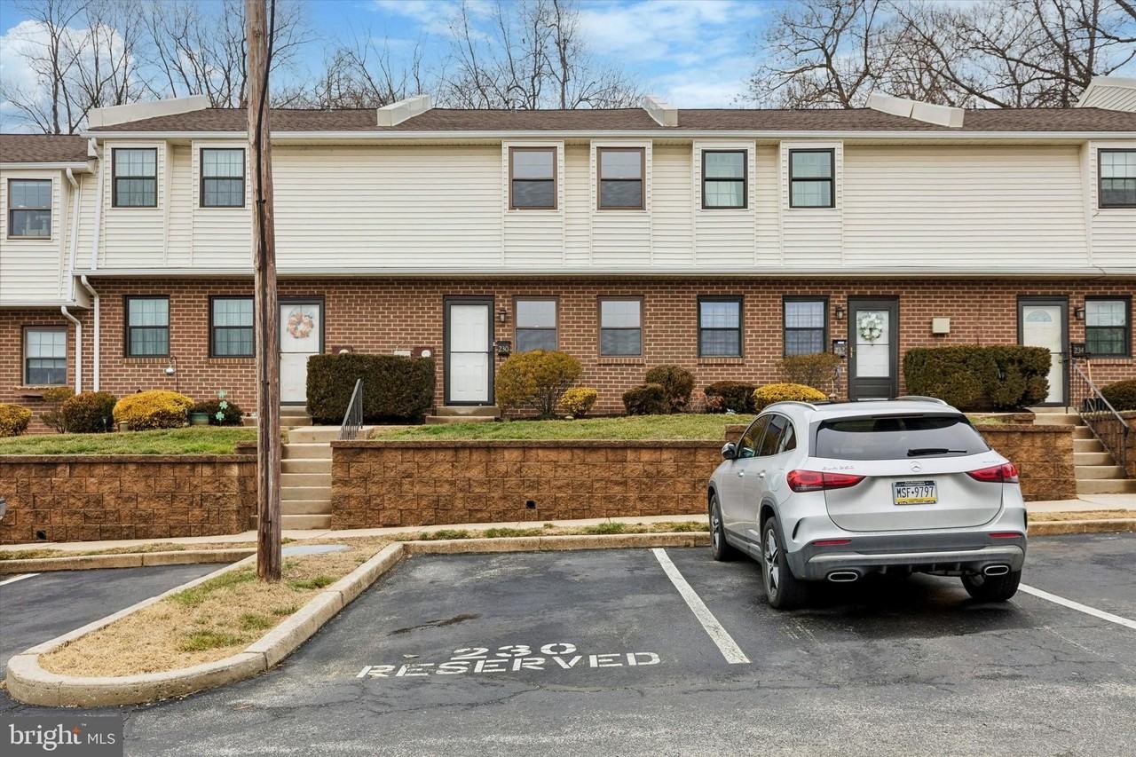 230 Holly Dr - Photo 2 of 15